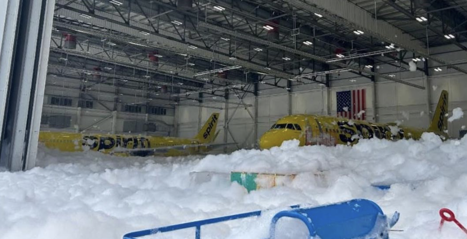 Spirit foam incident detroit courtesy of Airline.net